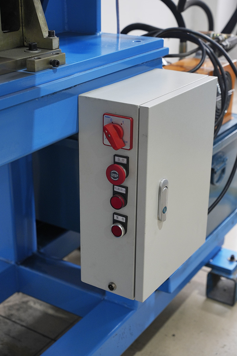 Material Splicing and Sewing Machine