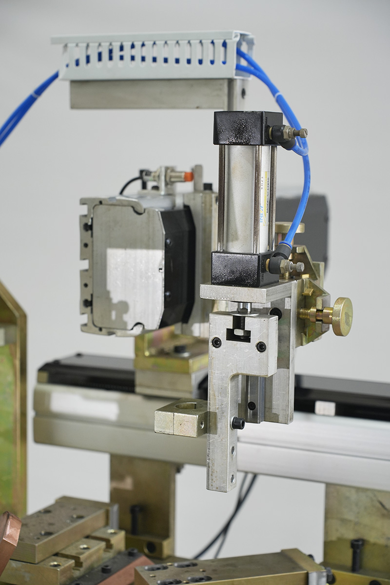 Corner Filling Machine